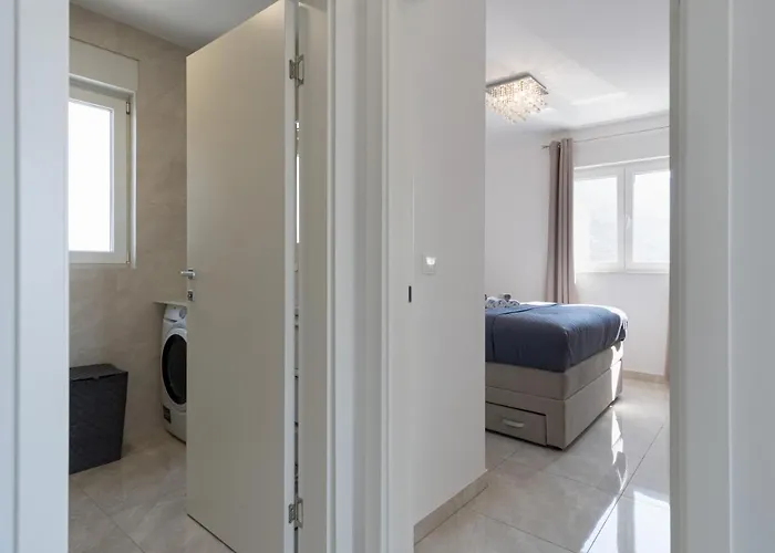 Sea View With Parking - Dina Appartement