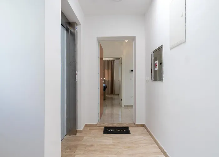 Appartement Sea View With Parking - Dina *