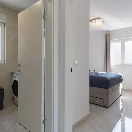 Dina - Sea View Apartment With Parking Apartment