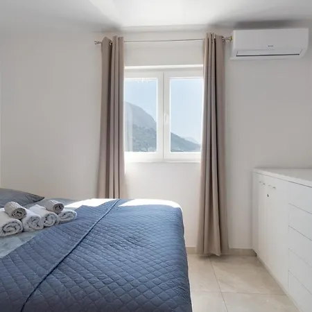 Dina - Sea View Apartment With Parking Apartment