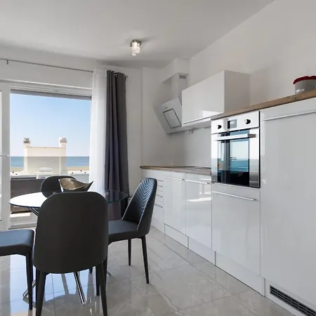 Apartment Dina - Sea View Apartment With Parking Makarska