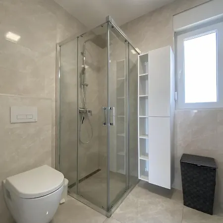Apartment Dina - Sea View Apartment With Parking *