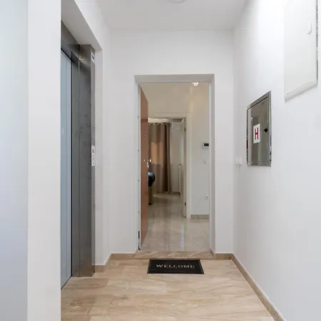 Apartment Dina - Sea View Apartment With Parking *