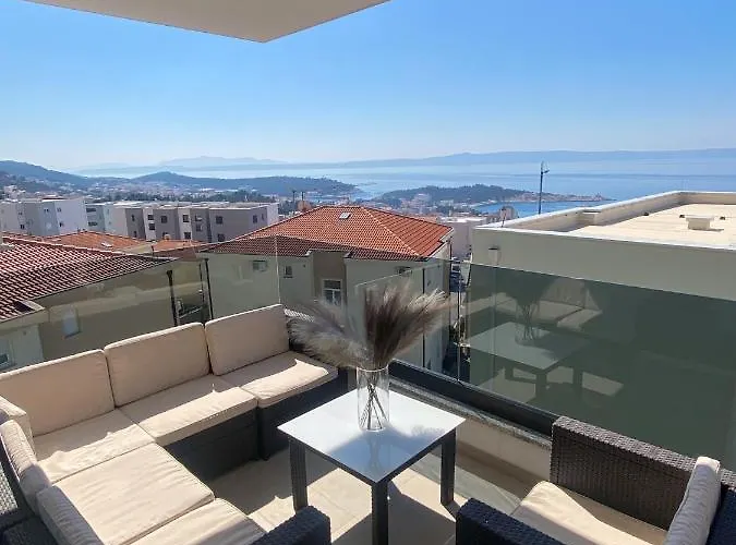 Sea View With Parking - Dina Apartment
