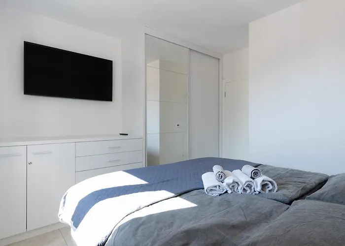 Sea View With Parking - Dina Makarska